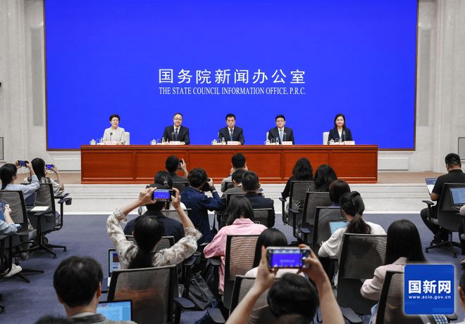 国家卫生健康委召开委主任会议 审议通过《关于加强基层慢性病健康管理服务的指导意见》